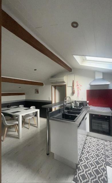 Pompignan  Appartement Mansarde Et Climatise 50 M2 מראה חיצוני תמונה